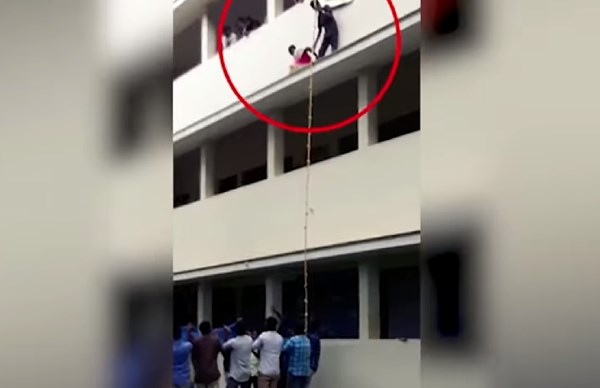 Uznemirujuća snimka: Indijska studentica poginula u sigurnosnoj vježbi, instruktor je gurnuo s krova