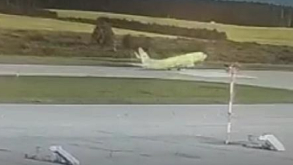 VIDEO Za dlaku izbjegnuta tragedija prilikom uzlijetanja aviona u Moskvi