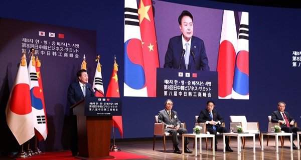 Nakon 4 godine sastali se predstavnici Kine, Japana i Južne Koreje. "Novi početak"